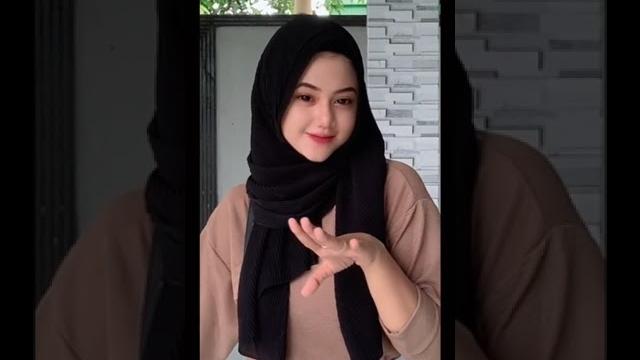 Tiktok @rizkydiaah Tiktok @rizkydiaah