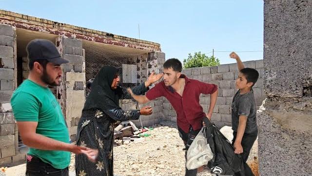 Hiden wounds:the life of hosein,the litle nomad boy,and soraya's endless pain in the face of hojat's Hiden wounds:the life of hosein,the litle nomad boy,and soraya's endless pain in the face of hojat's