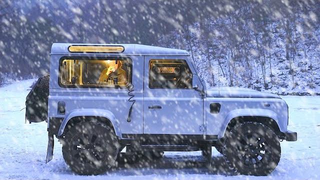 Hot winter snow car camping with the land rover old defender 90 Hot winter snow car camping with the land rover old defender 90