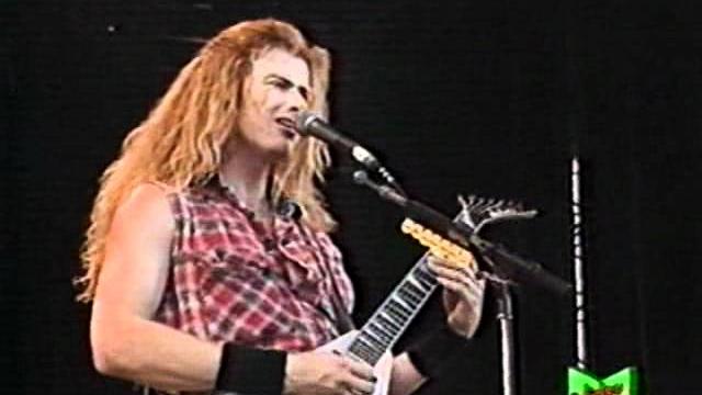 Megadeth - symphony of destruction (live in italy 1992) Megadeth - symphony of destruction (live in italy 1992)