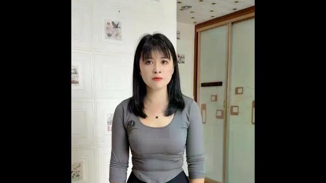 服务员说谁老婆漂亮谁就买单。 #微胖女人 #夫妻日常 #搞笑 服务员说谁老婆漂亮谁就买单。 #微胖女人 #夫妻日常 #搞笑
