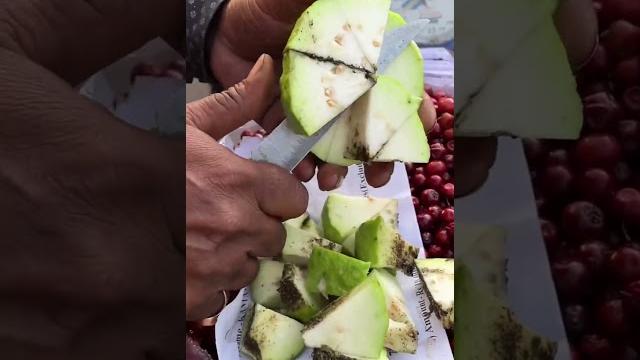 Amrood | 750gm guava #streetfood #amrood #guava #delhifood Amrood | 750gm guava #streetfood #amrood #guava #delhifood