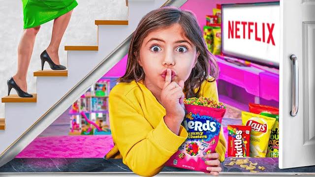 I built a secret room to hide from my mom! I built a secret room to hide from my mom!