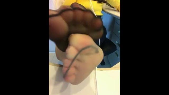 骚脚媚足 贱狗降服 崇拜跪舔 天天作业 骚脚媚足 贱狗降服 崇拜跪舔 天天作业