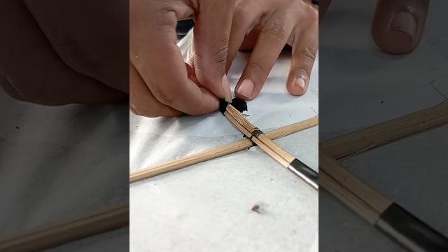 Membuat sendaren/sawangan layangan dari kaset pita #diy #craft #trending #tutorial #video #shorts Membuat sendaren/sawangan layangan dari kaset pita #diy #craft #trending #tutorial #video #shorts