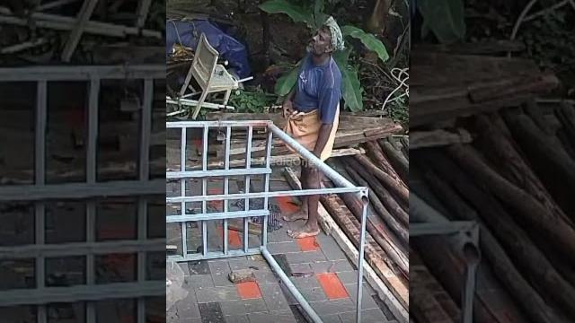 രക്ഷകന്റെ കരങ്ങൾ... കാൽ വഴുതി താഴേക്ക് വീണ തൊഴിലാളിയെ സാഹസികമായി രക്ഷപ്പെടുത്തി കരാറുകാരൻ രക്ഷകന്റെ കരങ്ങൾ... കാൽ വഴുതി താഴേക്ക് വീണ തൊഴിലാളിയെ സാഹസികമായി രക്ഷപ്പെടുത്തി കരാറുകാരൻ