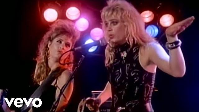 The bangles - walk like an egyptian (official video) The bangles - walk like an egyptian (official video)