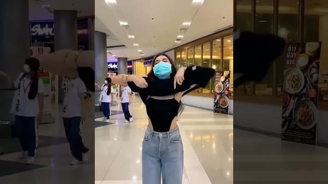 Viral cewek buka baju di mall #shorts #viral #instagram Viral cewek buka baju di mall #shorts #viral #instagram