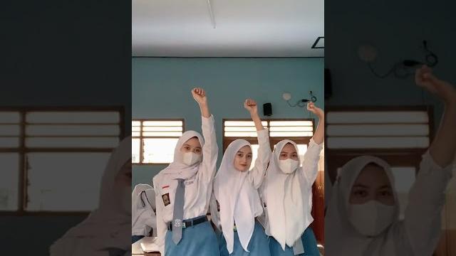 3 cewek sma cantik berjoget tiktok 3 cewek sma cantik berjoget tiktok