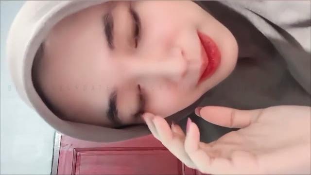 Hijab cantik live goyang .... Hijab cantik live goyang ....