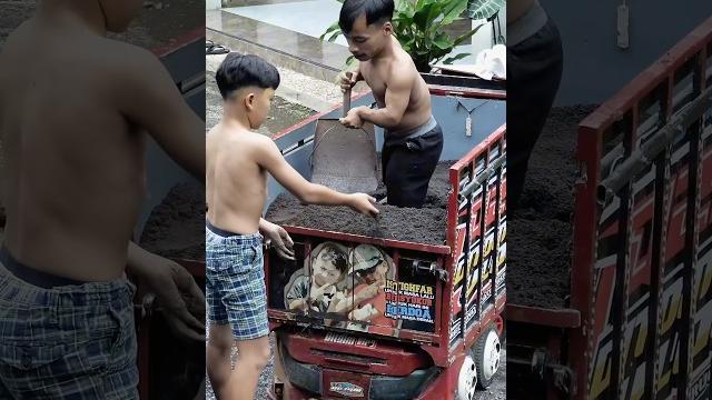 Dimas dan bambang ceper muat pasir #shorts Dimas dan bambang ceper muat pasir #shorts