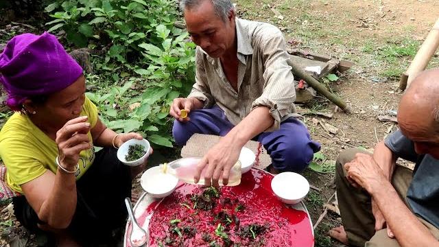 Eat giant buffalo blood soup Eat giant buffalo blood soup