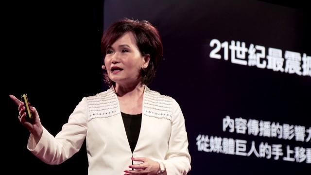 新型態媒體興起 將帶來什麼樣的機會和挑戰?redefining journalism in the new media era | 沈春華 jennifer shen | tedxtaipei 新型態媒體興起 將帶來什麼樣的機會和挑戰?redefining journalism in the new media era | 沈春華 jennifer shen | tedxtaipei