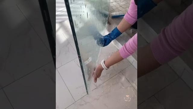 Así limpio las puertas de vidrio de el baño #limpieza #clean #limpiezadecasas #limpio #tiktok Así limpio las puertas de vidrio de el baño #limpieza #clean #limpiezadecasas #limpio #tiktok