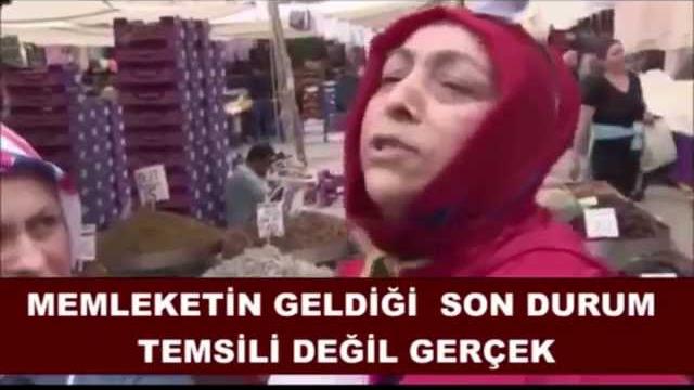 Pazar fiyatlarından memnun olan türbanlı bacılar Pazar fiyatlarından memnun olan türbanlı bacılar