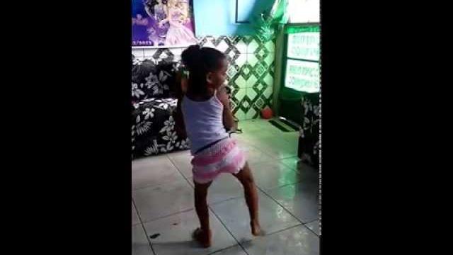 Vitoria dancando anitta Vitoria dancando anitta
