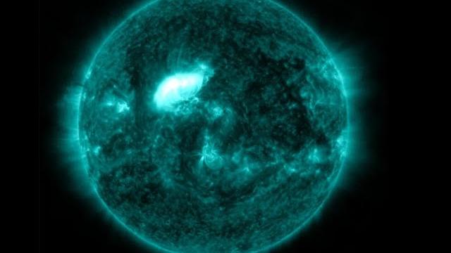 2.2 million mph /brick wall/solar wind incoming! 2.2 million mph /brick wall/solar wind incoming!