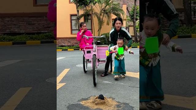 【斗罗大陆】小舞一家路上遇到障碍了弟弟会怎么做呢? #斗罗大陆 #唐三小舞 #唐舞桐 #鱿鱼游戏 【斗罗大陆】小舞一家路上遇到障碍了弟弟会怎么做呢? #斗罗大陆 #唐三小舞 #唐舞桐 #鱿鱼游戏
