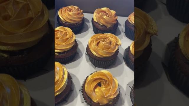 Gold cupcakes #cakes #cookies #cake #cakedecorating #baking #food #dessert #cupcake #baker Gold cupcakes #cakes #cookies #cake #cakedecorating #baking #food #dessert #cupcake #baker
