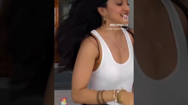 Kiara advani oops moment boobs Kiara advani oops moment boobs