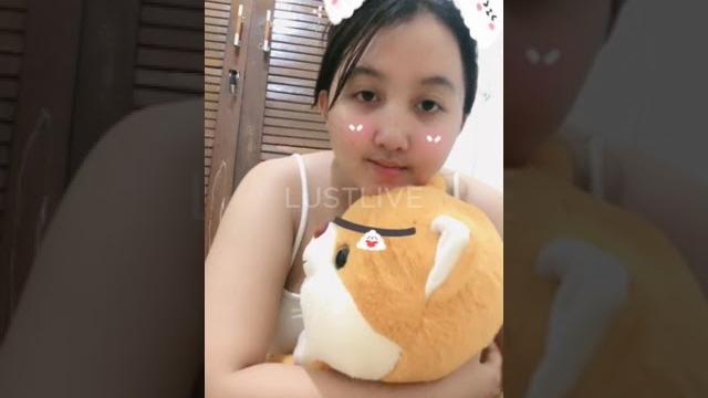 Risni live ga pake bra nyeplak uting Risni live ga pake bra nyeplak uting