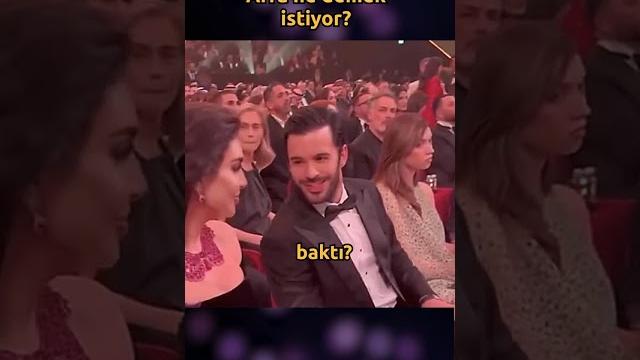Afra saraçoğlu, mısırlı oyuncuyla sohbet eden barış arduç'a öyle bir baktı ki, görenler "ne oluyor" Afra saraçoğlu, mısırlı oyuncuyla sohbet eden barış arduç'a öyle bir baktı ki, görenler "ne oluyor"