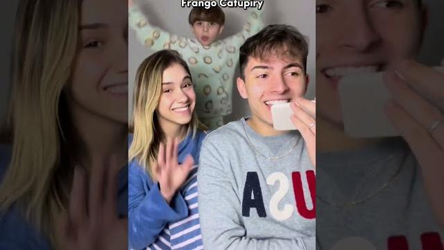 Pedi pizza cantando com a minha namorada Pedi pizza cantando com a minha namorada