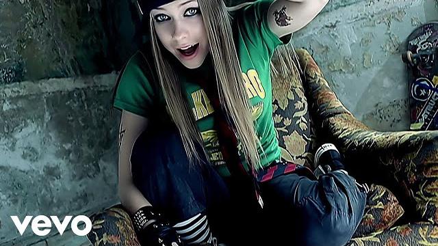 Avril lavigne - sk8er boi (official video) Avril lavigne - sk8er boi (official video)