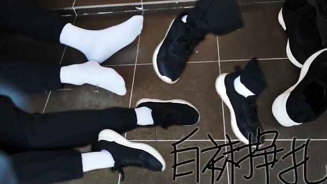 白襪男在陽台掙扎 白襪男在陽台掙扎