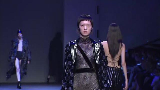 内衣秀,美女模特真空黑丝装,羞涩,透明 内衣秀,美女模特真空黑丝装,羞涩,透明