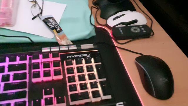 Hyperx pulsefire surge is such a dumb mouse Hyperx pulsefire surge is such a dumb mouse