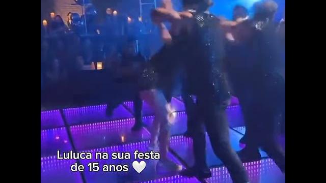 .luluca dançando na sua festa de 15 anos . video oficial @crescendocomluluca #shorts .luluca dançando na sua festa de 15 anos . video oficial @crescendocomluluca #shorts