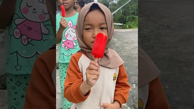 Eskrim jumbo viral bisa tuing tuing #shorts #viral #eskrim #icecream #jumbo #jajan #enak #teman Eskrim jumbo viral bisa tuing tuing #shorts #viral #eskrim #icecream #jumbo #jajan #enak #teman