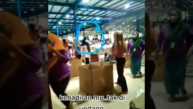 Viral penampakan 2 kuntilanak di pabrik sepatu !!! Viral penampakan 2 kuntilanak di pabrik sepatu !!!