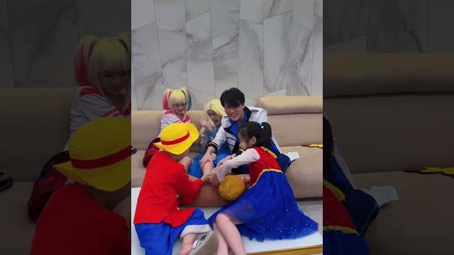 【鬥羅大陸】公主被小朋友撓腳心了!#角色扮演 #梓俊与唐三 #斗羅大陸 #唐三 #小舞 #唐舞桐 【鬥羅大陸】公主被小朋友撓腳心了!#角色扮演 #梓俊与唐三 #斗羅大陸 #唐三 #小舞 #唐舞桐
