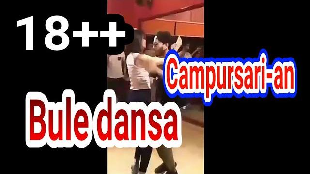 Sepasang bule dansa campursari an Sepasang bule dansa campursari an