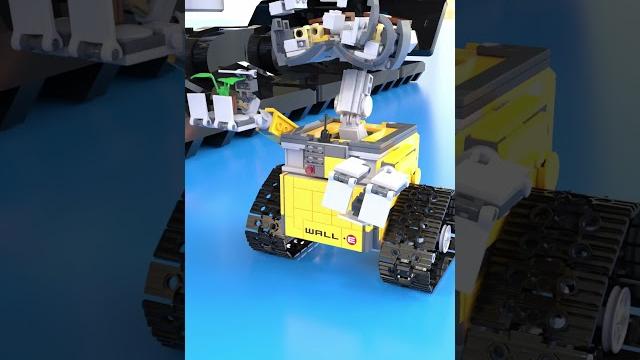 Watch this lego wall-e build itself in 3d! Watch this lego wall-e build itself in 3d!