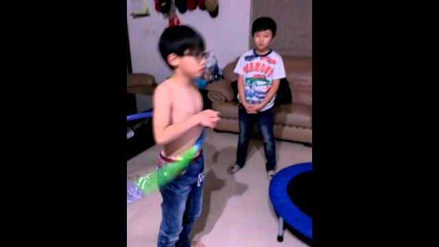裸男諠搖呼拉 裸男諠搖呼拉