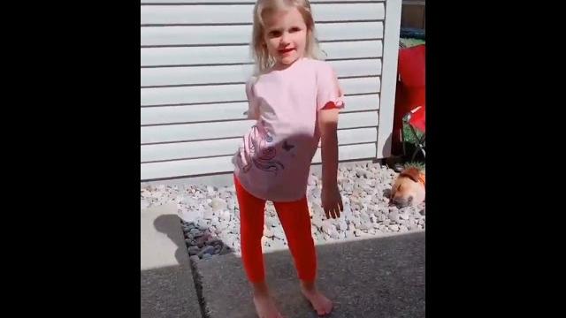 My little sister dancing with poop her pants/diaper My little sister dancing with poop her pants/diaper
