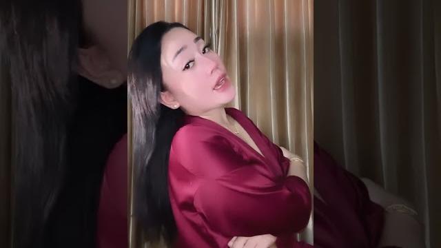 Keliatan jembut Keliatan jembut