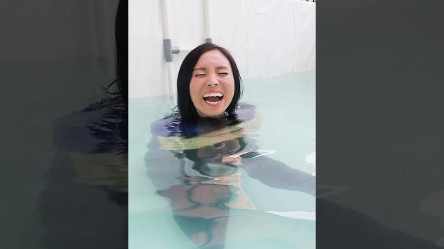 Berenang air pip1s di kolam ! Berenang air pip1s di kolam !