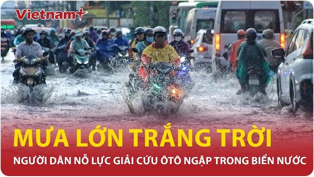 Hà nội mưa lớn, nhiều tuyến phố hóa sông: ô tô ngập trong biển nước, người dân nỗ lực cứu tài sản Hà nội mưa lớn, nhiều tuyến phố hóa sông: ô tô ngập trong biển nước, người dân nỗ lực cứu tài sản
