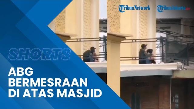 Detik-detik sepasang abg terekam sedang bermesraan, warganet menyayangkan perbuatan mereka Detik-detik sepasang abg terekam sedang bermesraan, warganet menyayangkan perbuatan mereka