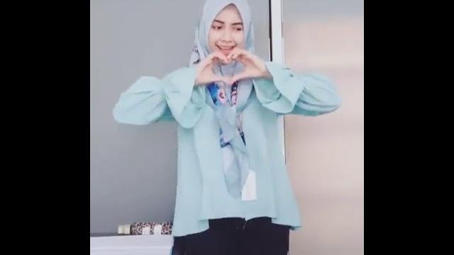 Pegawai bank cantik bergoyang Pegawai bank cantik bergoyang