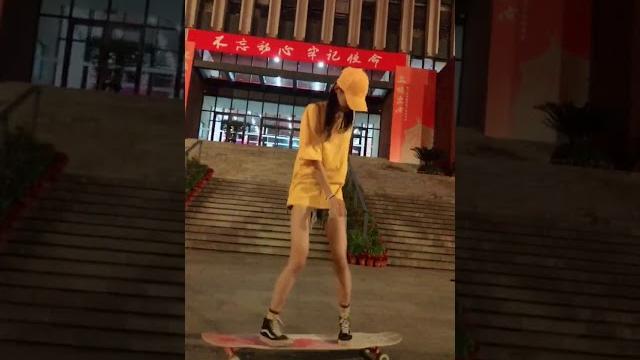 【tik tok】【抖音】超好看的小姐姐在滑板上跳嘟啦dura舞.flv 【tik tok】【抖音】超好看的小姐姐在滑板上跳嘟啦dura舞.flv