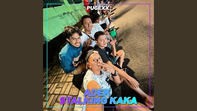 Adek stalking kaka Adek stalking kaka