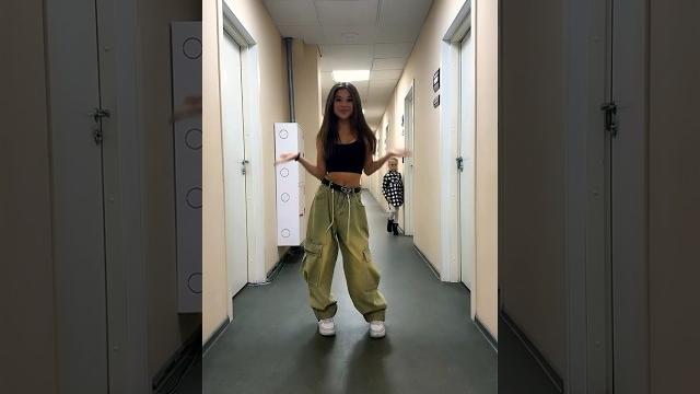 Прошла бочком) #миланахаметова #лп #умка #tiktok #танцы #друзья #dance #likee #tiktokvideo Прошла бочком) #миланахаметова #лп #умка #tiktok #танцы #друзья #dance #likee #tiktokvideo