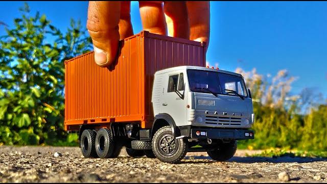 Модель грузовика камаз контейнеровоз 53212 с поворотными колесами масштаб 1/43. про машинки. Модель грузовика камаз контейнеровоз 53212 с поворотными колесами масштаб 1/43. про машинки.