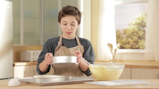 How to bake a cake kids' style How to bake a cake kids' style
