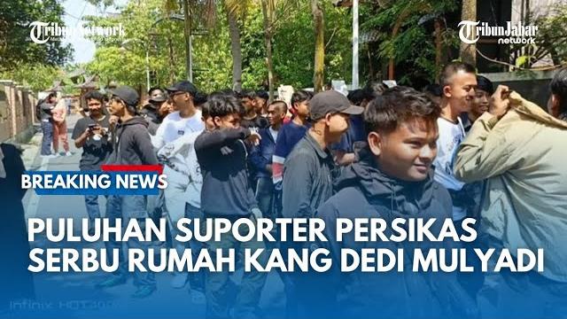 Breaking news, puluhan suporter persikas subang serbu rumahnya kanggo dedi mulyadi di lembur pakuan Breaking news, puluhan suporter persikas subang serbu rumahnya kanggo dedi mulyadi di lembur pakuan